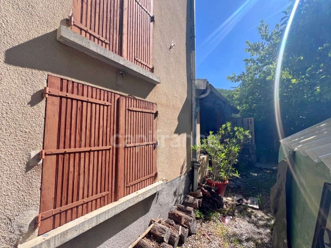 Maison à vendre à Digne-les-Bains – 115 m², 4 chambres, jardin arboré de 300 m², fort potentiel - photo 8