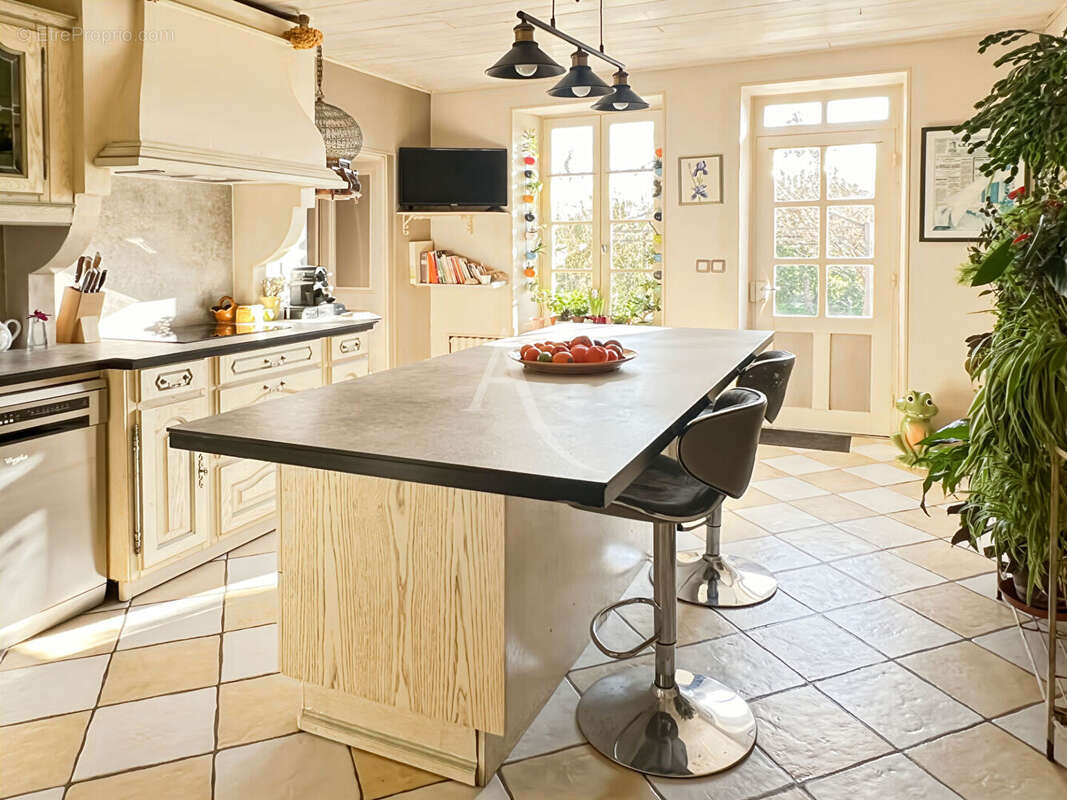 Maison à LE GUE-DE-VELLUIRE