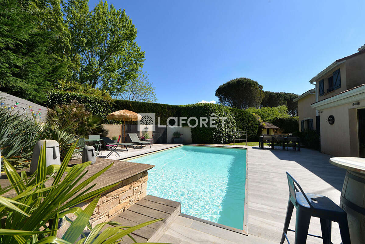 Villa de 7 pièces de 217 m²  avec piscine chauffée et dépendance L'Union - photo 3
