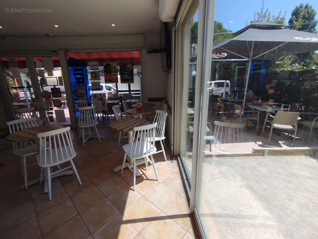 A vendre 349 000 euros une grande Brasserie, Tabac, PMU, FDJ, restaurant située dans un quartier en expansion - photo 8