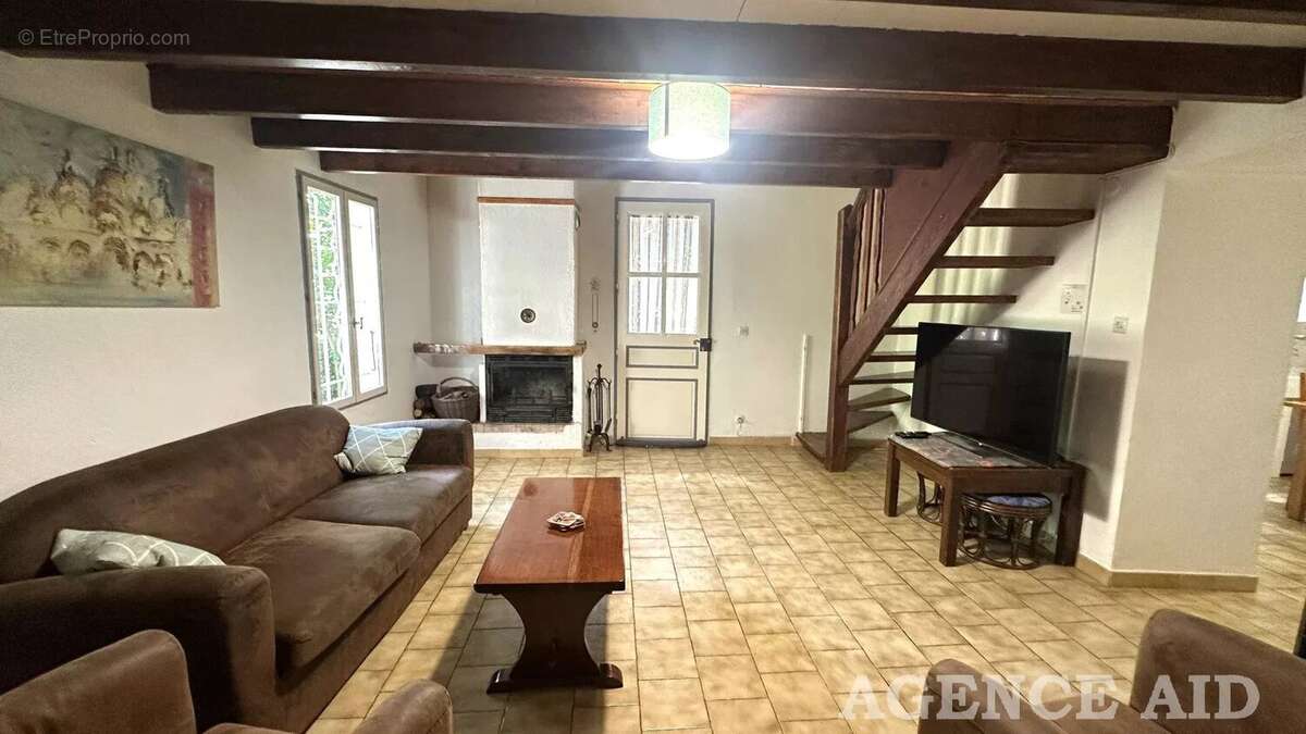 Maison à CUGES-LES-PINS