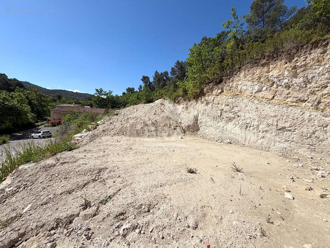 Terrain à LA ROQUE-D'ANTHERON