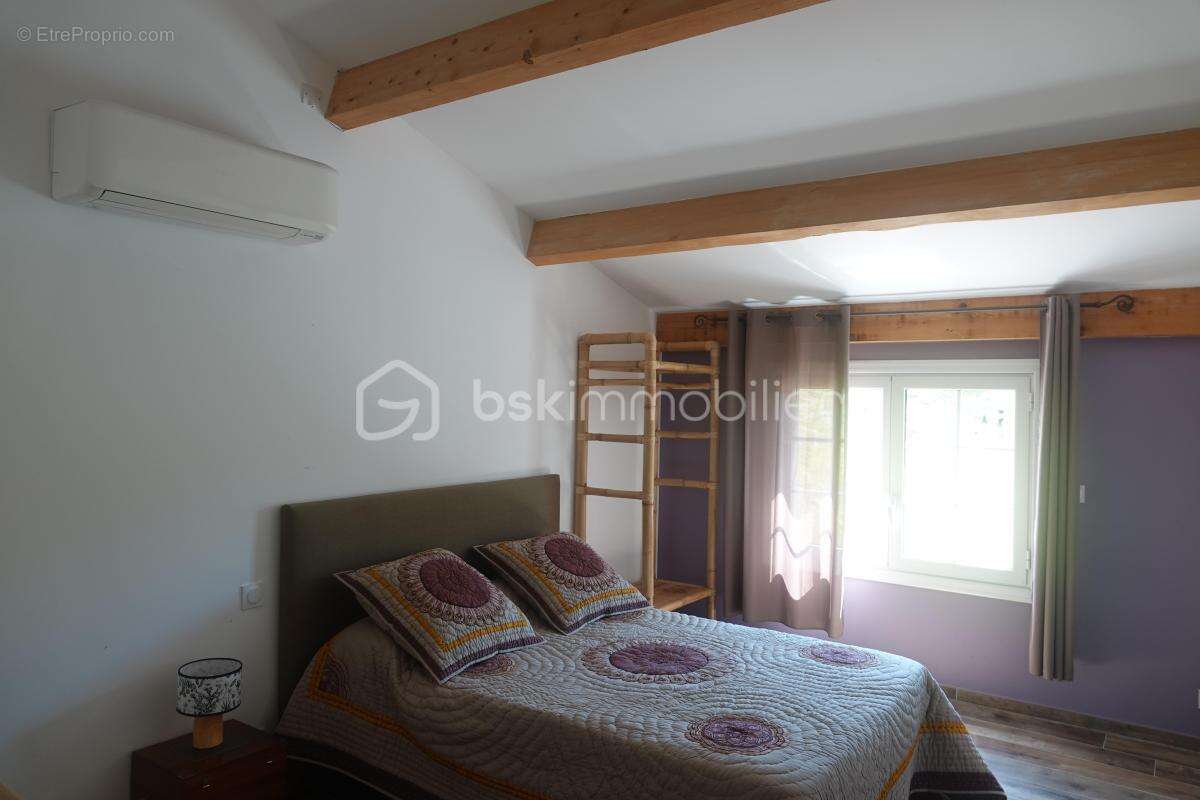 Maison individuelle de 220m2 avec 2 appartements - piscine - garage - jardin arbore - photo 16