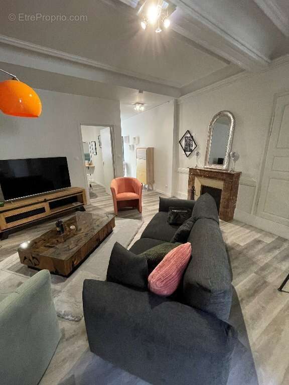 Appartement à MOULINS-ENGILBERT