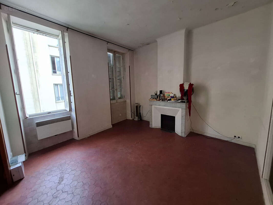 Appartement à MARSEILLE-4E