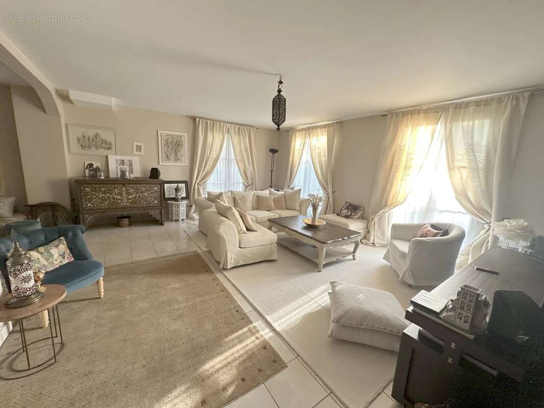 Maison à LES ESSARTS-LE-ROI