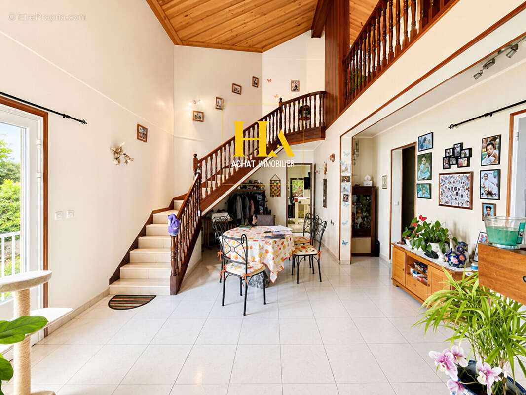Maison Saint Leu - La Chaloupe 7  pièces 262,76 m2 - photo 2