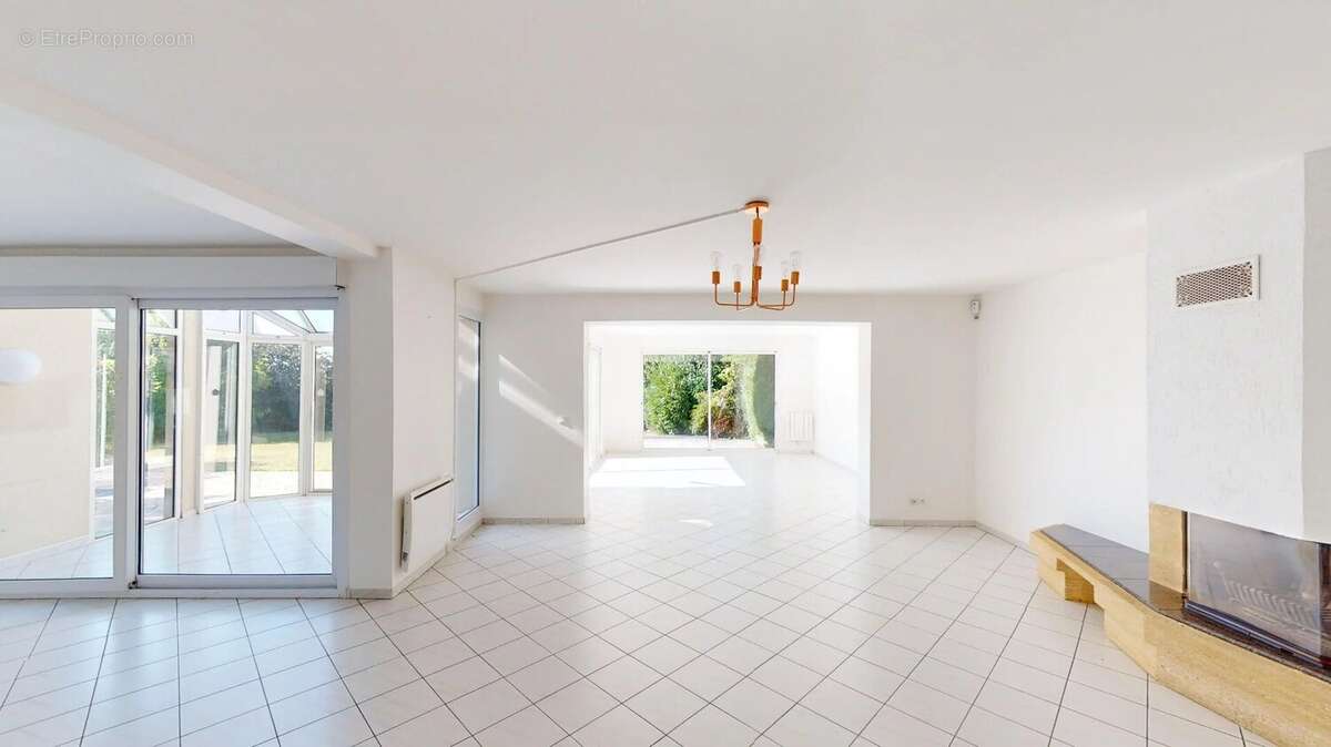 Maison à SAINT-NOM-LA-BRETECHE