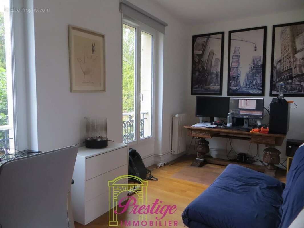 Maison à LE MESNIL-LE-ROI