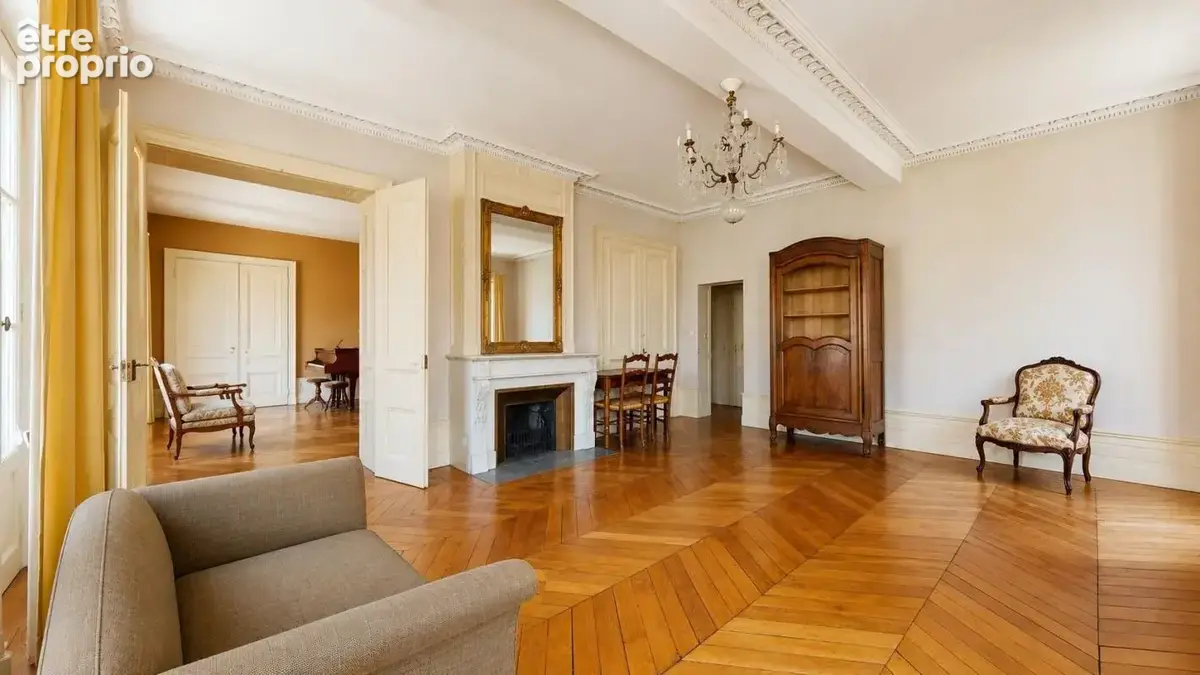 Saint-Just – Grand appartement familial de 193 m² à rénover - photo 4