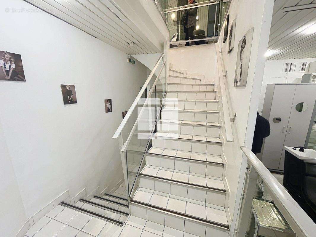 Bastia centre ville - murs commerciaux de 80m² - photo 5