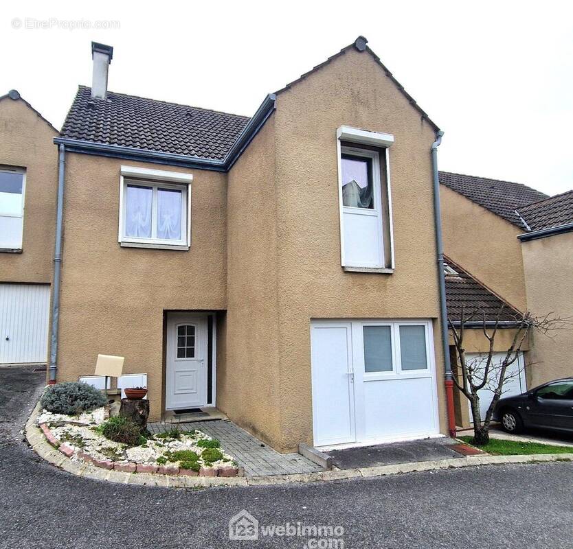 Maison d'habitation sans aucun travaux d'une surface habitable de 122 m² - Maison à LAON