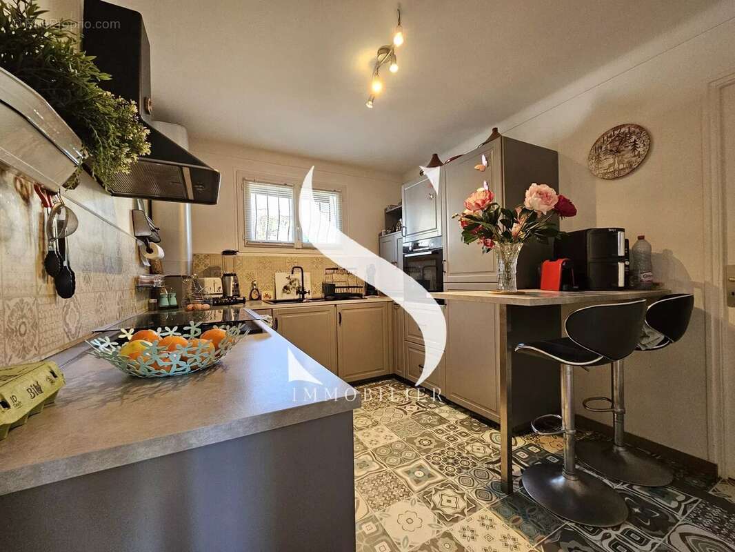EXCLUSIVITÉ – Maison 3 pièces avec jardin, véranda et grand garage . - photo 9