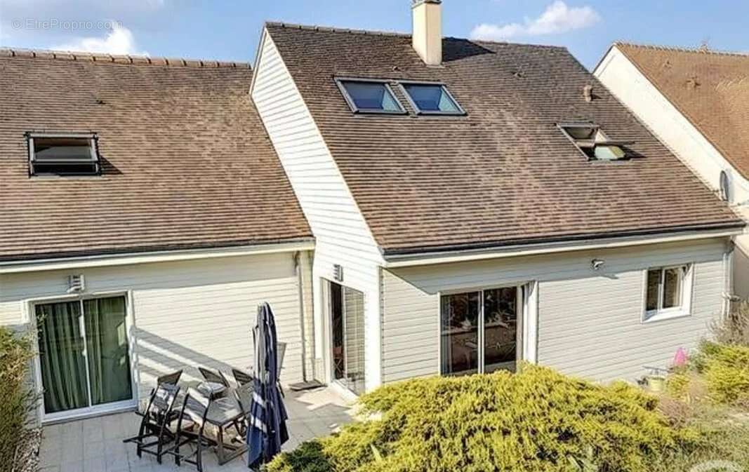 Maison à DORMELLES
