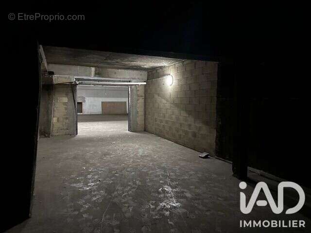 Parking 42 m² à Choisy-Le-Roi  - photo 4