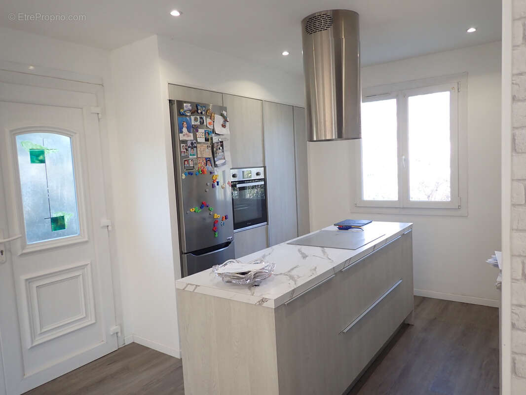 La Seyne sur mer, Quartier sud. Maison T5 de 91 m2 sur 600 m2 de terrain avec garage. - photo 8