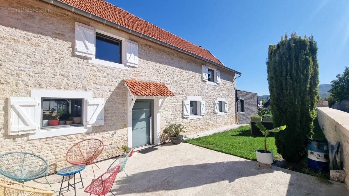 Maison à FLEUREY-SUR-OUCHE