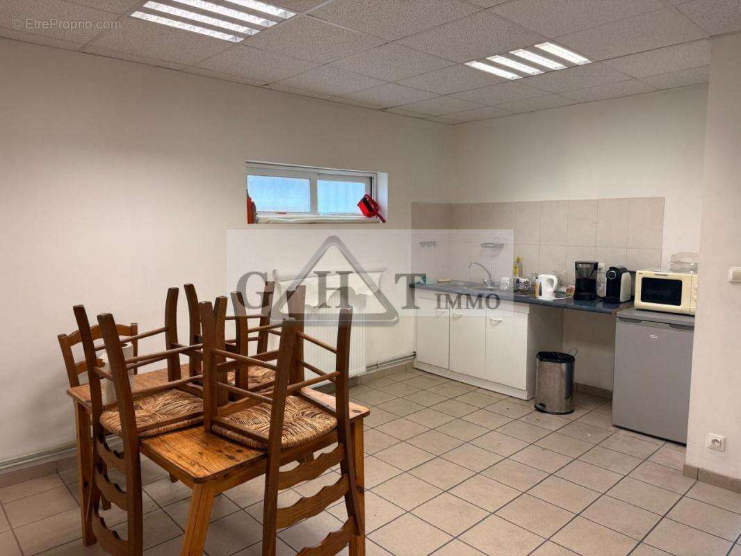 Commerce à LA VILLE-DU-BOIS