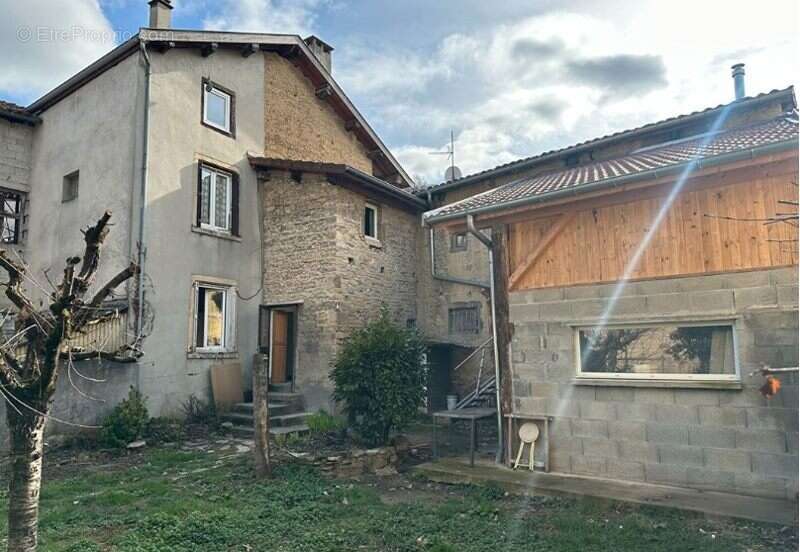 Maison à DOMARIN