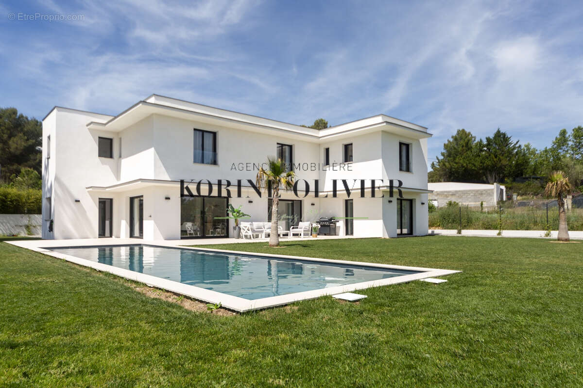 Maison à VENTABREN