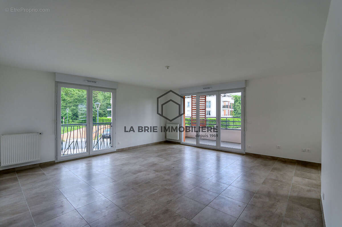 Appartement à EMERAINVILLE