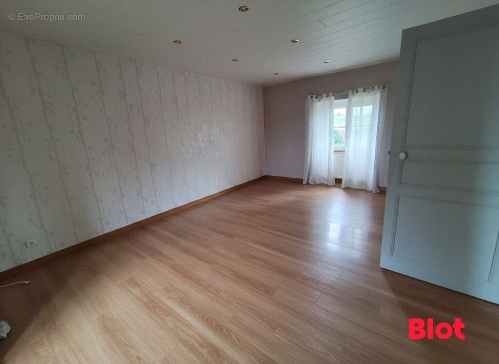 Maison 198 m² à Combourg  - photo 6