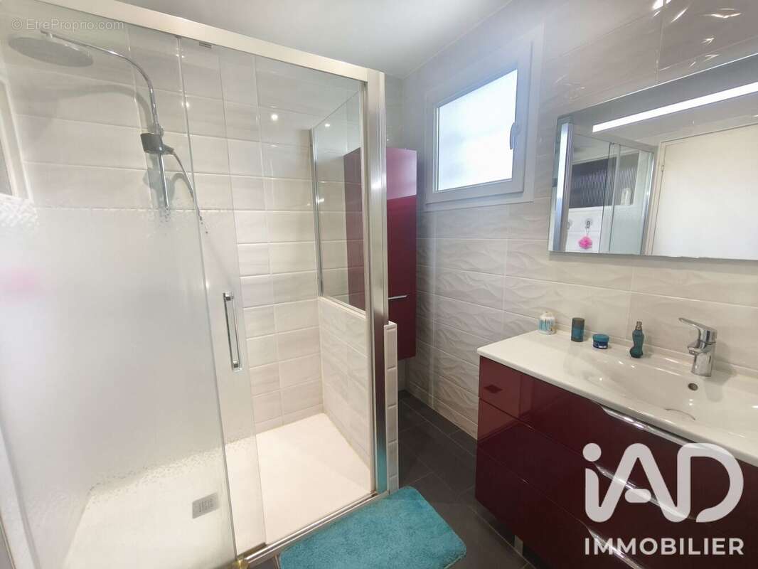 Maison 124 m² à Saint-Berthevin  - photo 8