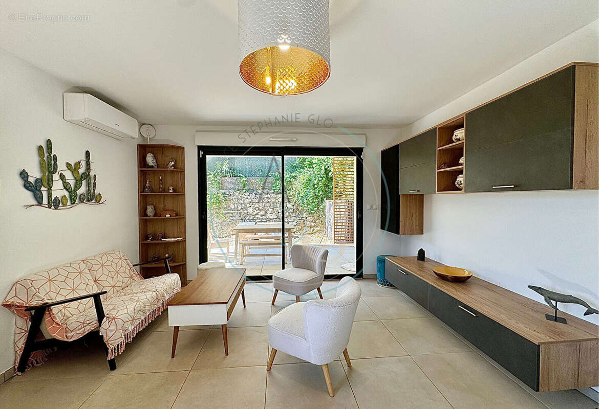 Appartement à COGOLIN