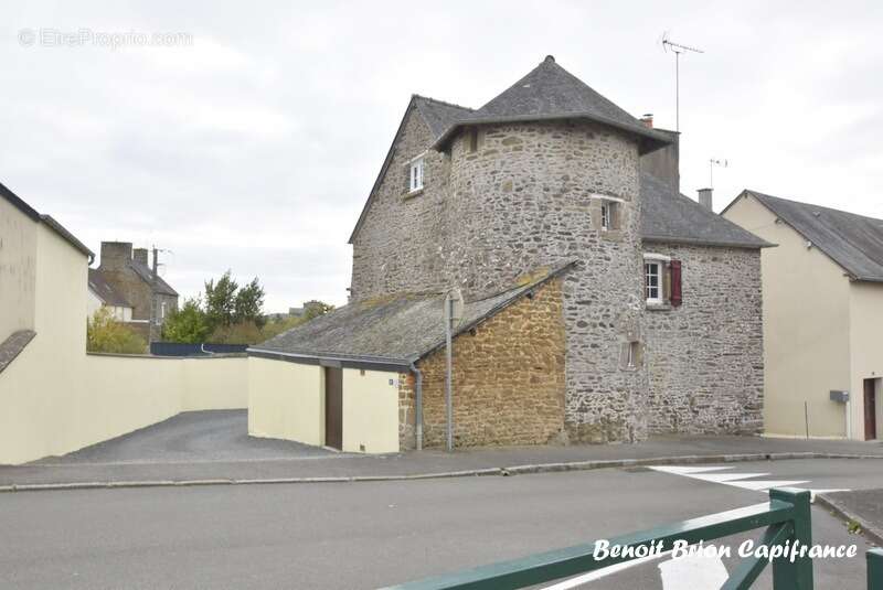 Maison à FOUGEROLLES-DU-PLESSIS