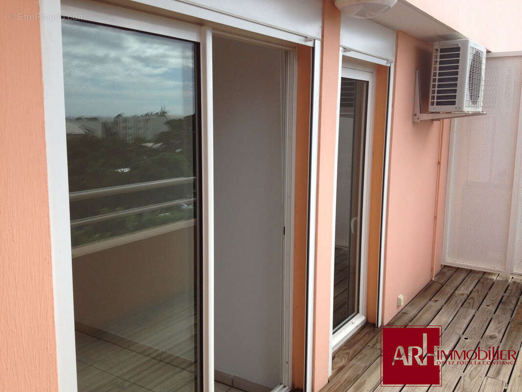 Appartement 38 m² à Saint-Denis  - photo 4