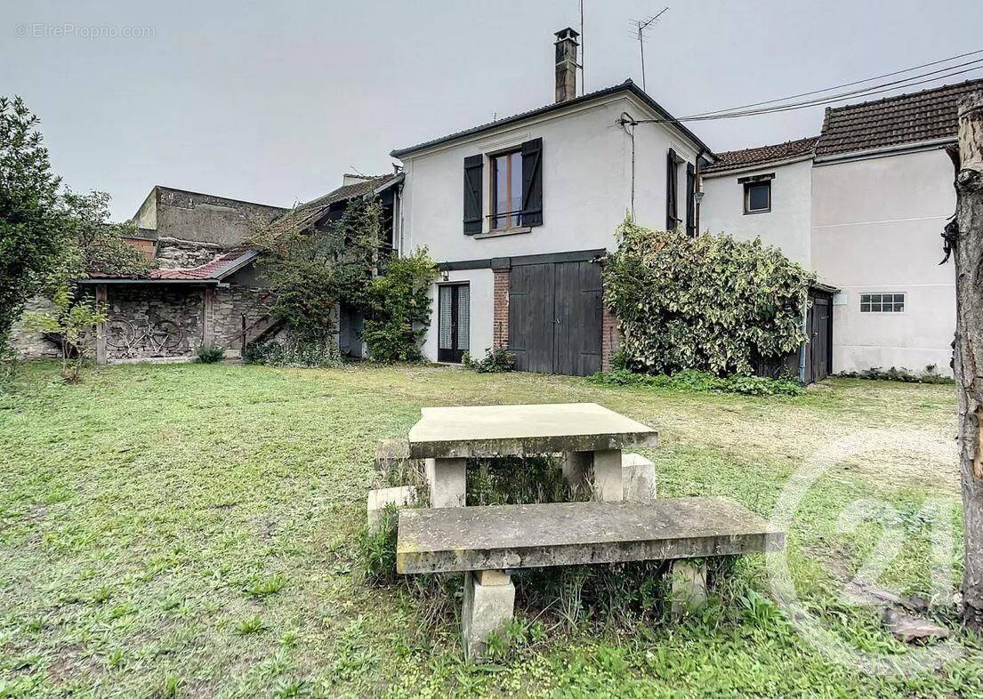 Maison à SAINT-MAUR-DES-FOSSES