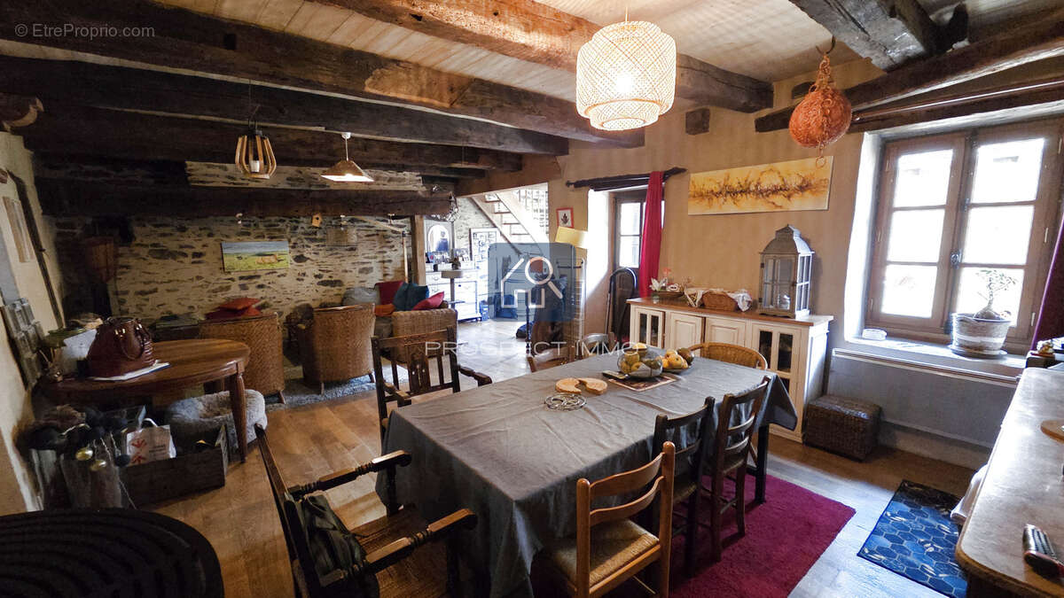 Maison à ESTAING