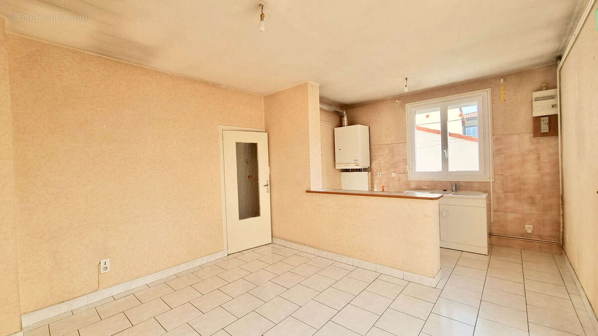 PONT-DU-CHÂTEAU / Centre bourg immeuble de rapport à vendre, belle opportunité ! - photo 9