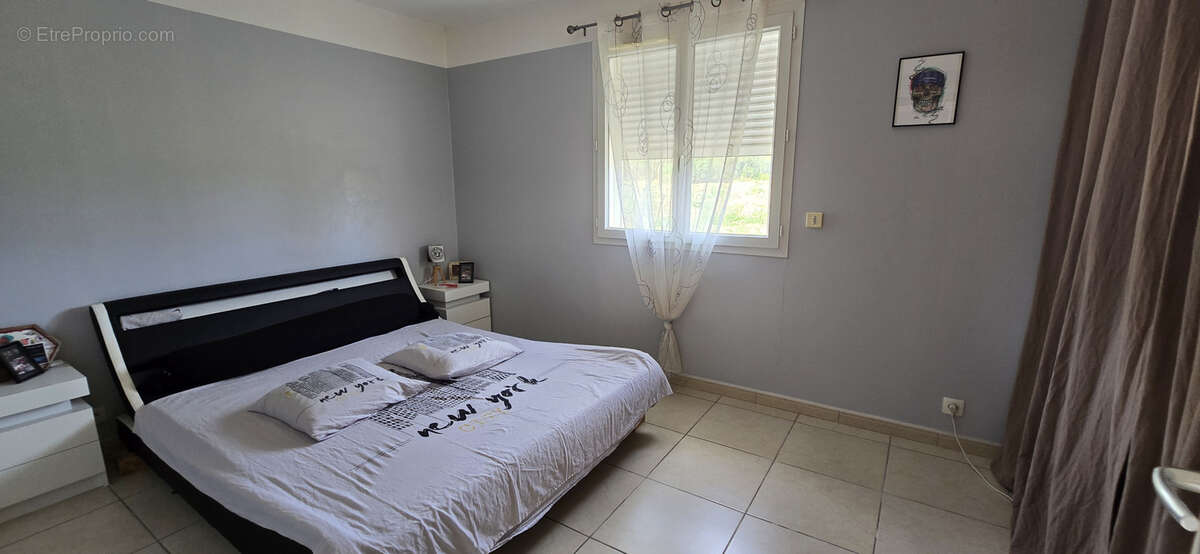 Maison à OPOUL-PERILLOS