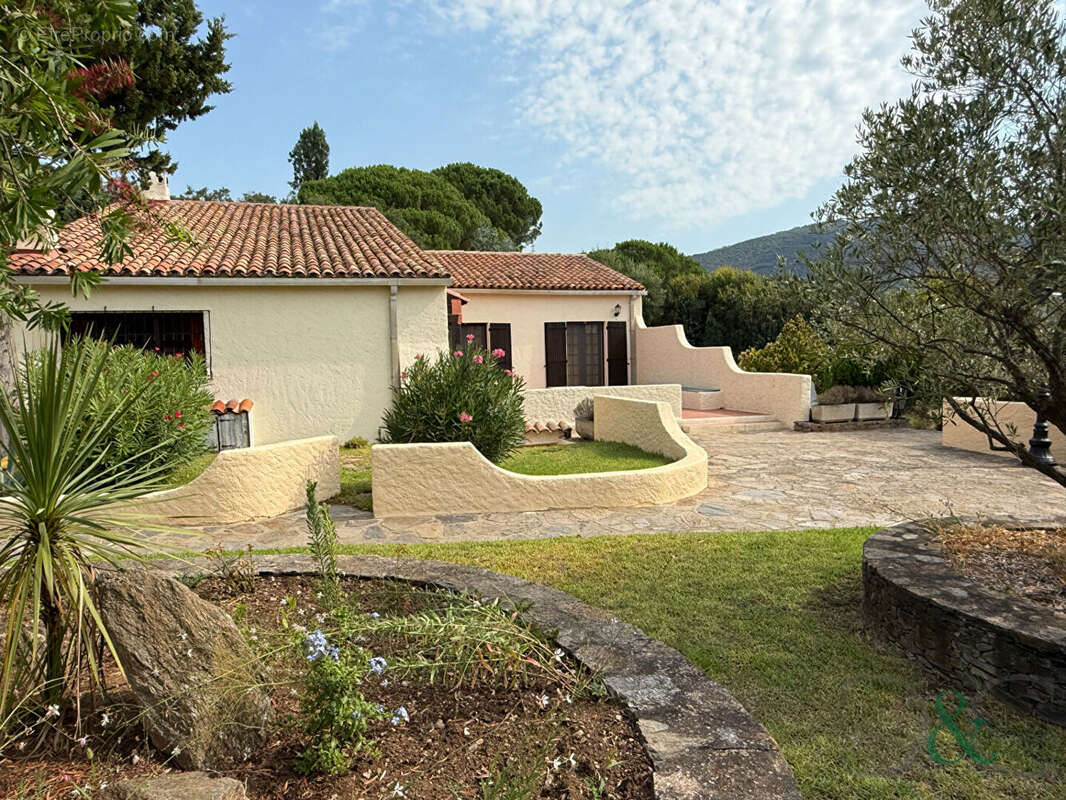 Maison à BORMES-LES-MIMOSAS