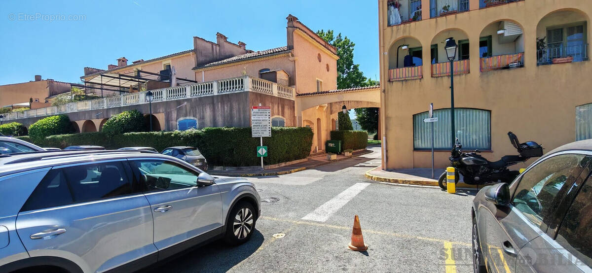 Parking à VILLENEUVE-LOUBET