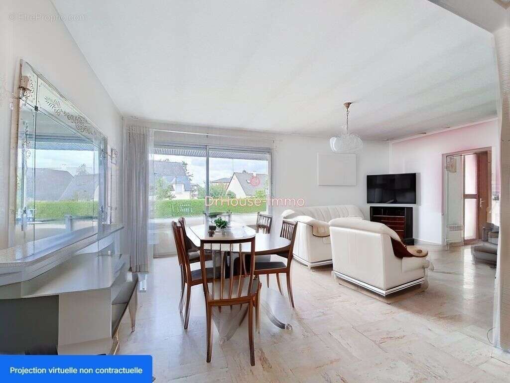 Maison à SAINT-HILAIRE-DU-HARCOUET