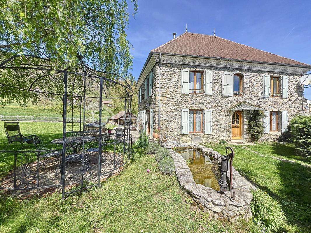 Maison à SAINT-MARTIN-DE-LA-CLUZE