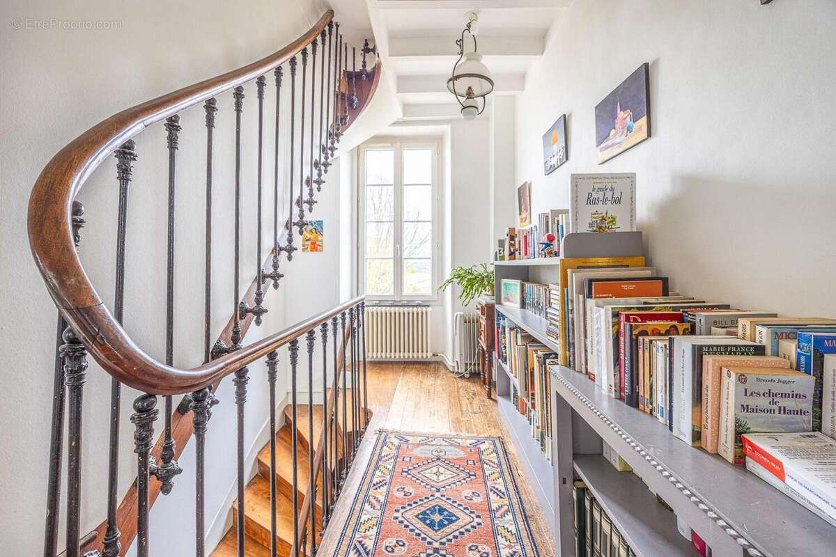 Maison 220 m² à Chauray  - photo 8