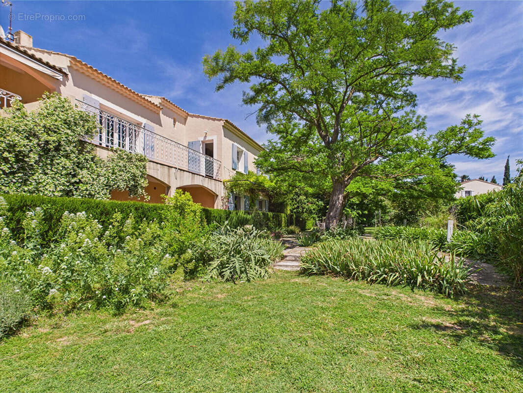 Maison à FONTVIEILLE