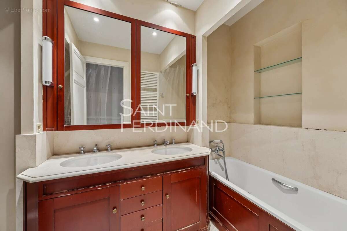 Appartement à NEUILLY-SUR-SEINE