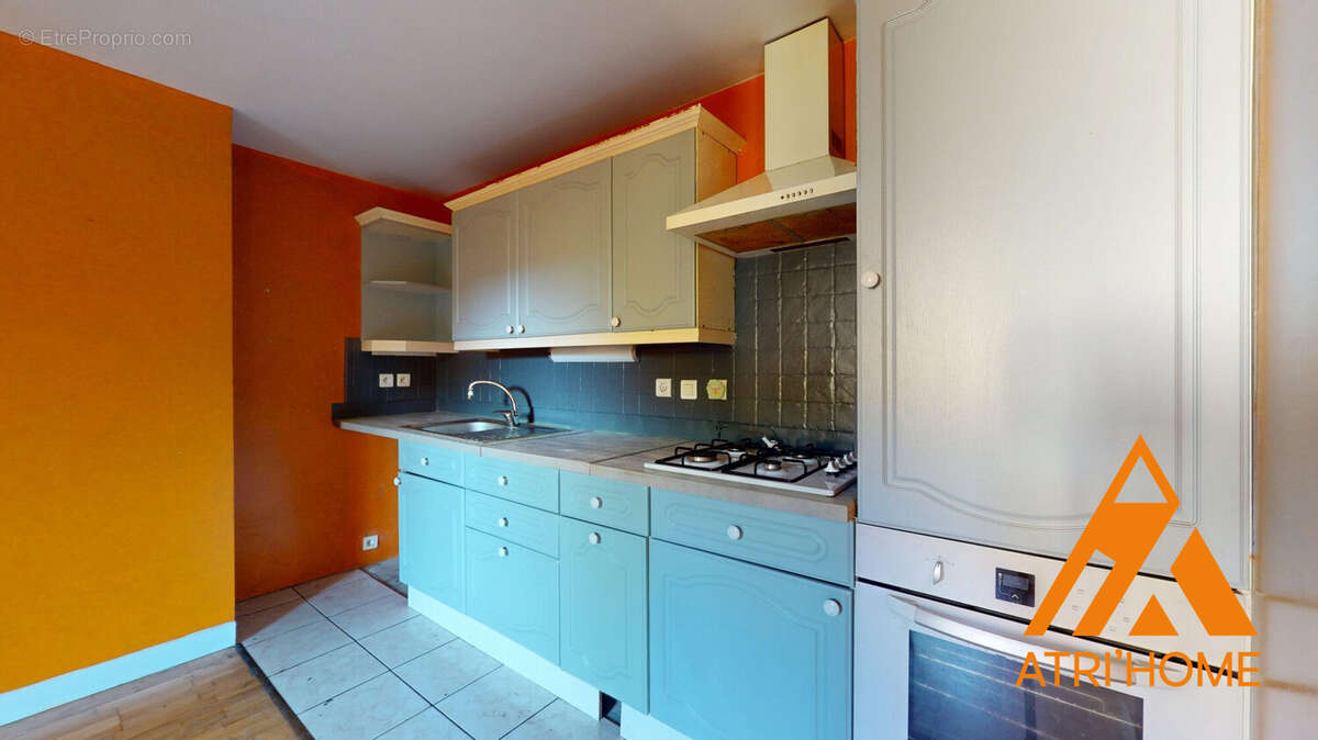 Maison à SAINT-SANTIN-CANTALES