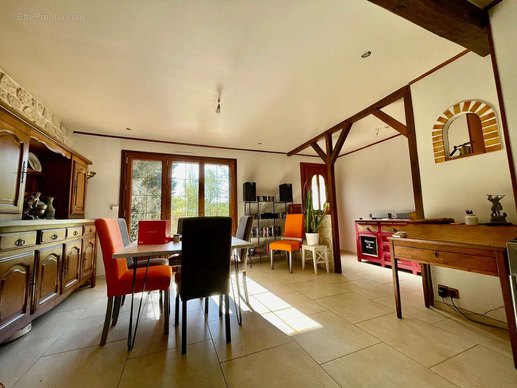 Maison à VILLENEUVE-SAINT-SALVES