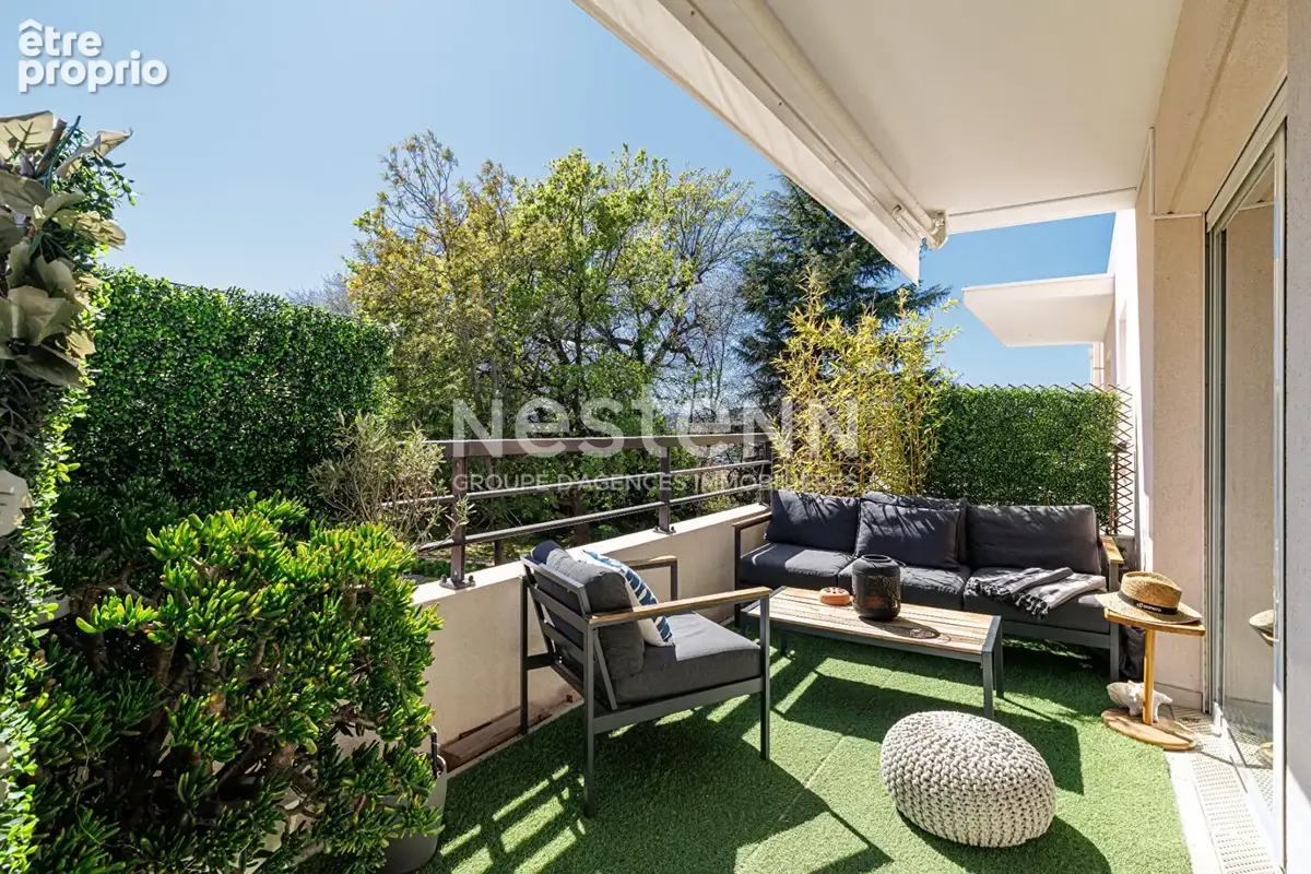 A vendre - 3 pieces - nice corniche fleurie - terrasse d'angle 22 m² - dernier étage - piscine & parc privé - parking privatif e - photo 4