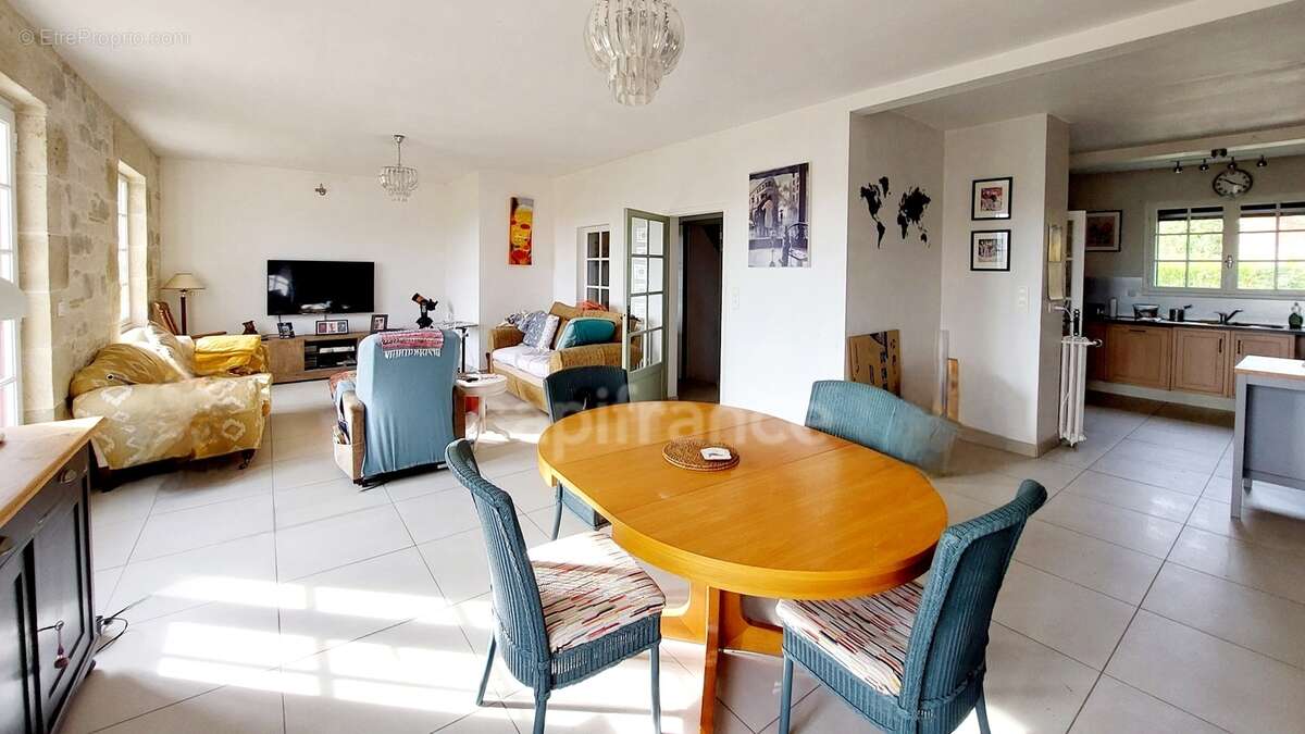 Maison familiale de 244m² à Belvès, 8 pièces, 5 chambres, avec vue dégagée et appartement spacieux indépendant, terrain de 3088m - photo 3