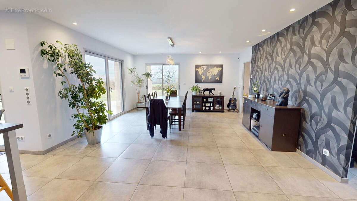 Maison à JUJURIEUX