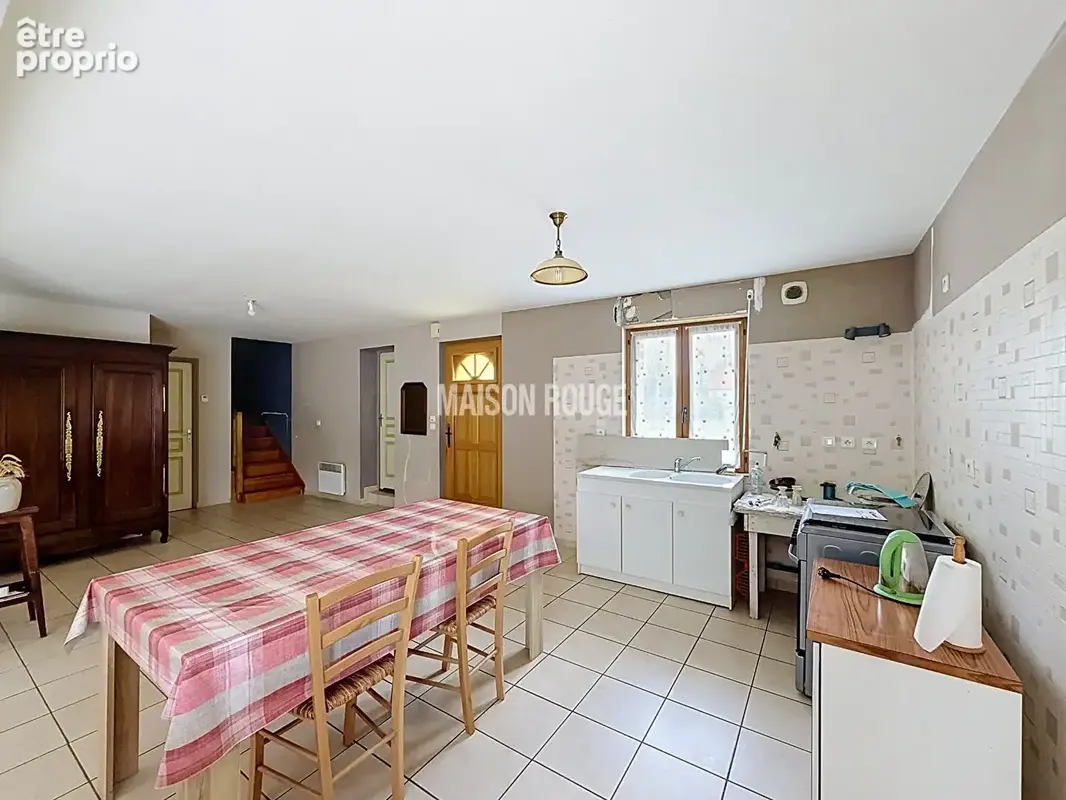 EPINIAC, Maison familiale avec quatre chambres, jardin et garage - photo 5