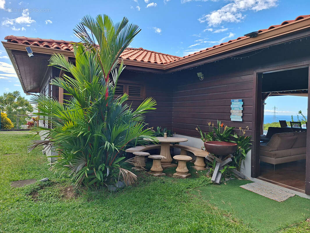 A vendre - villa t4  atypique - 150 m2 - vue mer - piscine - case-pilote - photo 4
