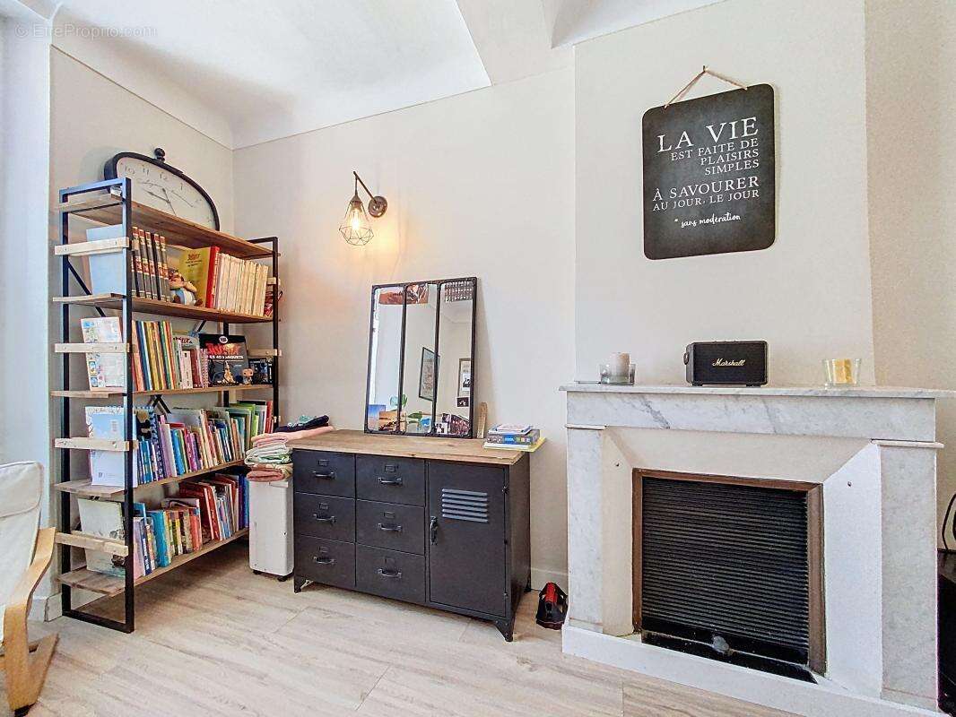 Appartement à ROQUEBRUNE-SUR-ARGENS