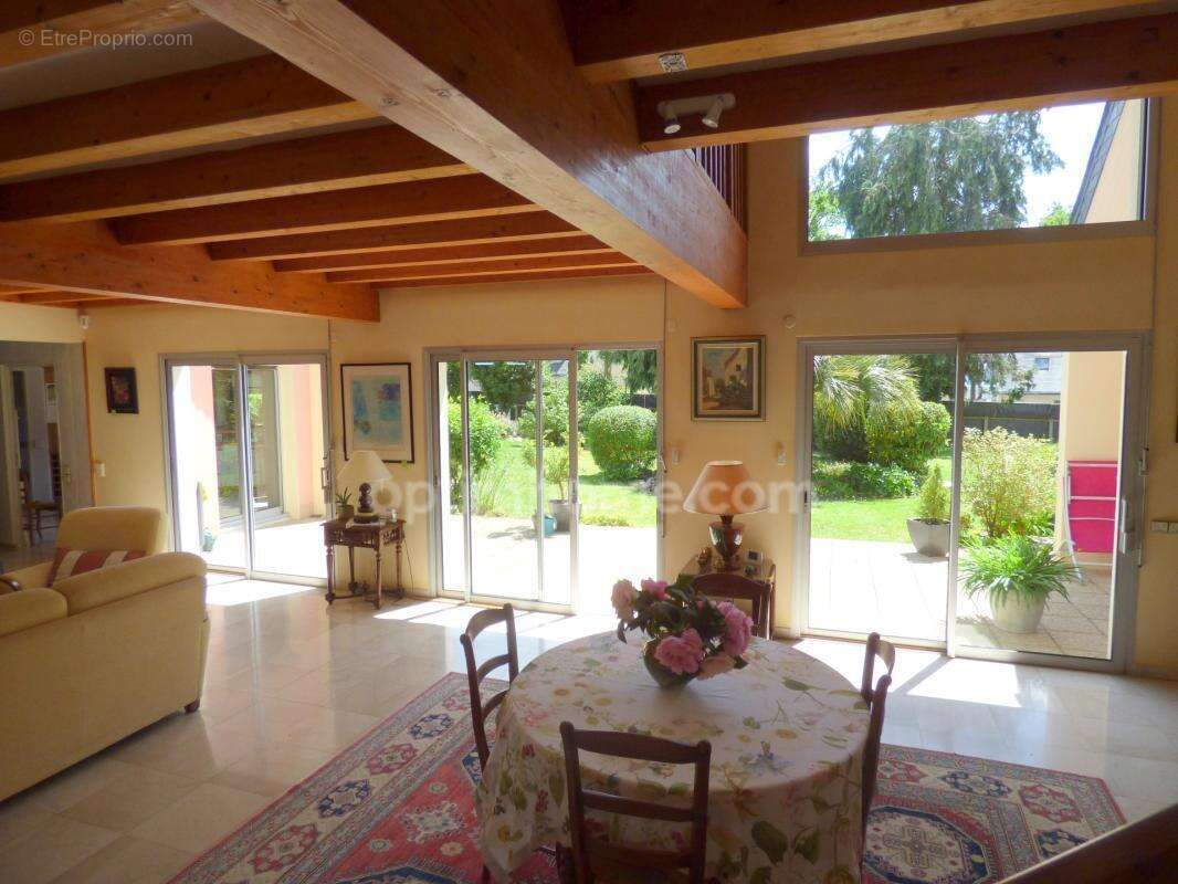 Vaste maison 220 m2 avec beau terrain - photo 3